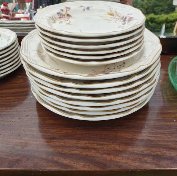 Mikasa dinnerware - Picture 5 of 6